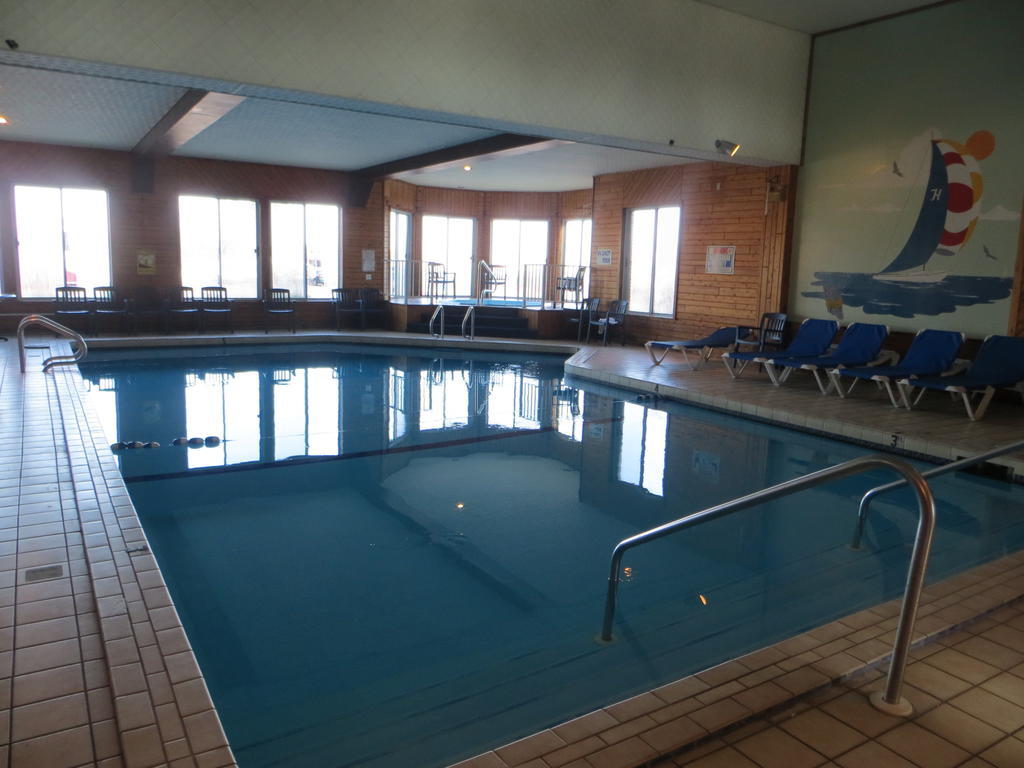 Ramada By Wyndham Mackinaw City Waterfront Exterior foto